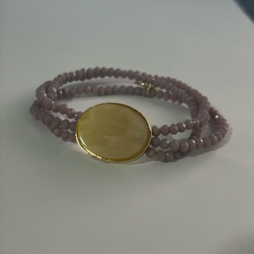 Stretch purple bracelet with stone